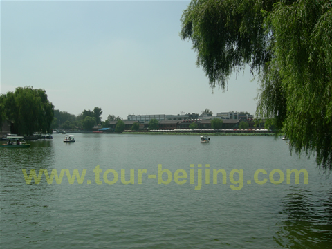 Beijing boat cruising on the Shichahai Lake