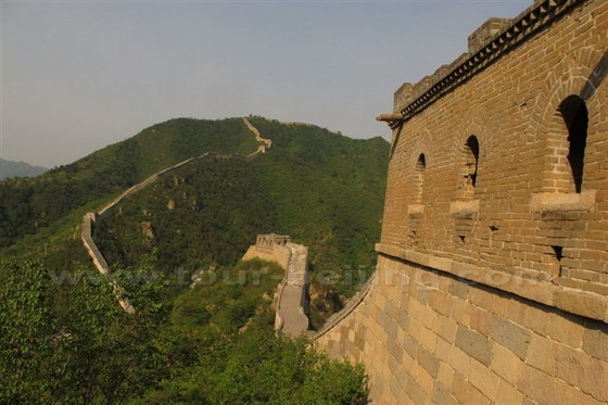 Huanghuacheng Great Wall high above the Jintang Lake.