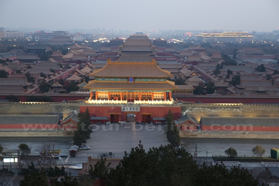 A panoramic view of Forbidden City at night 2