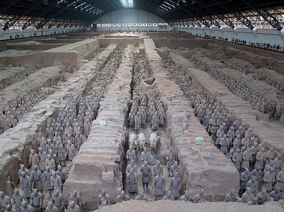 A panoramic view of the Terra-Cotta Army found in Pit No.1