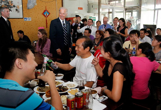 American Vice President Joe Biden and his entourage eating at Yaoji Chaogan