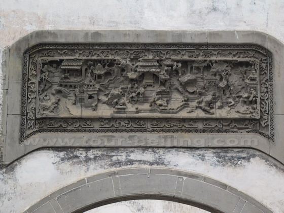 Close view of the carvings above the moon gate
