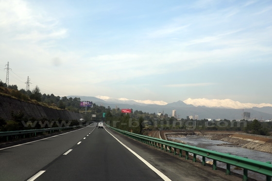On route and accompanied by the mountains and Huangshui River