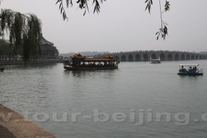 Ferry boat from New Palace Gate to Marble Boat