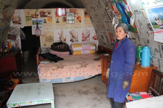 Grandma Li said she still liked to stay inside a cave house since it was cool in summer and warm in wiinter.