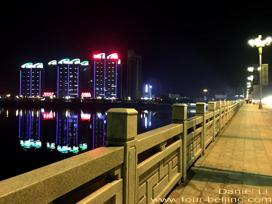 Hanjiang River winds past the city of Hanzhong.