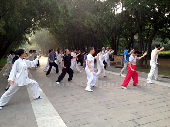 I see another group of people learning Tai Chi.