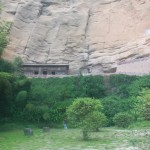 In the cliff cave on the midway there are several tea houses that used to the sites of the temples in the past.