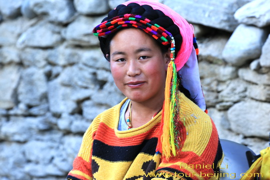 A Jiarong Tibetan girl