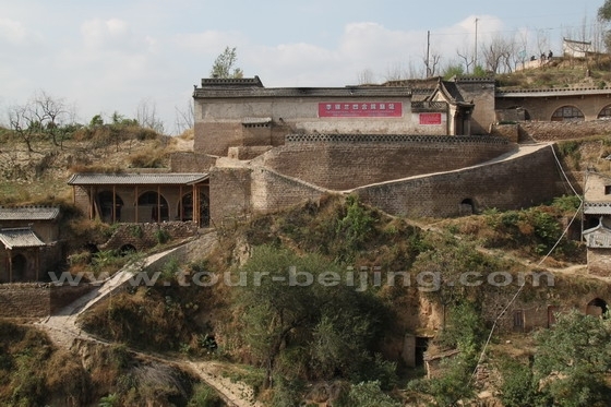 Li Yinlan's cave house viewed from the east
