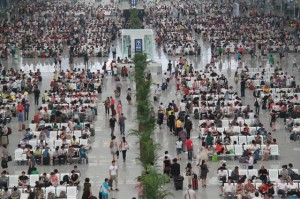 Look at the picture of people sea.
