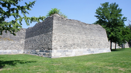 Ming Wall Relics Park