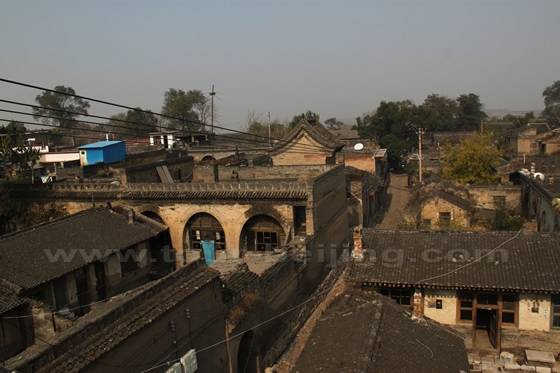 One high platform in the compound of Khan Temple is the highest viewing point where you can have a bird's-eye of the village.