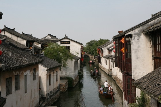 Overlooking the river sandwiched by the traditional houses from a bridge