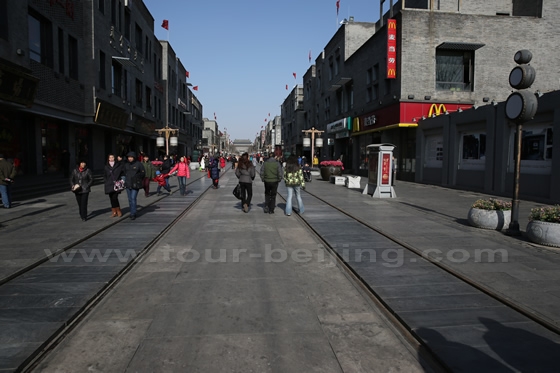 Qianmen Street is 845m long.