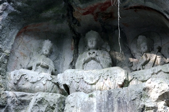 The Buddhist Statues of the Three Saints of Huayan carved at the entrance 