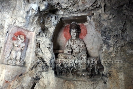 The Guanyin Statue inside Longhong Cave