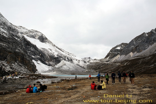 The Milk Lake at 4600m (Niunai Lake 牛奶海) is in sight