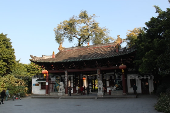 The entrance to Guangxiao Temple 
