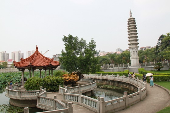The entrance to South Putuo Temple lies Free Life Pond, two Longevity Towers