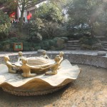 The six statues of children here in the ponds represents the six kinds of luck -- wealth, love, marriage, learning, official career and having a son