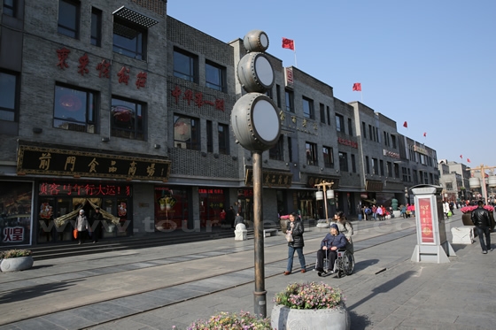 The street lamps in the shape of gourds decorating Qianmen Street