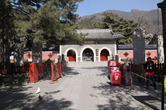 This is the main gate of Tanzhe Temple. People have to buy tickets and go through the ticket collecting.