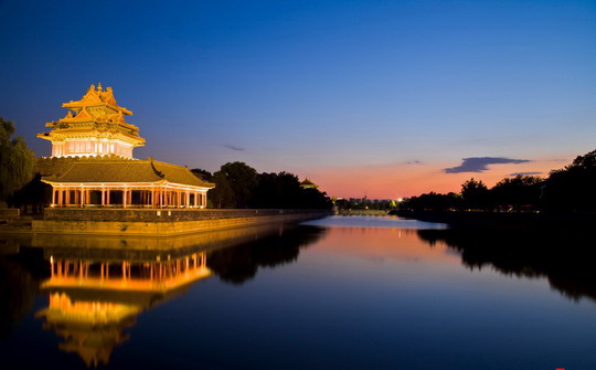 View Night of Forbidden City Turret and Moat