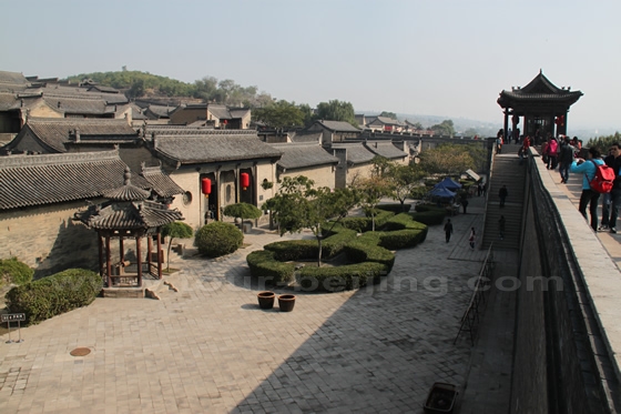 Walking on the city wall to have a bird-eye view of the courtyard houses.
