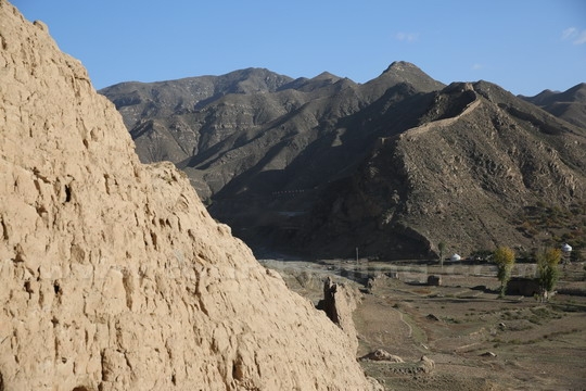 Wall on the both sides of the valley