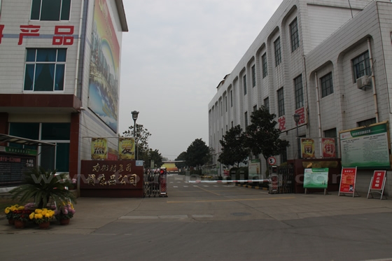  We pass by Nanjiecun's Favoring Factory.