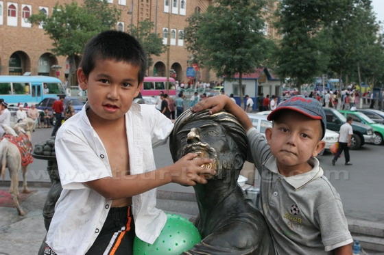 Xinjiang Boys palying at Erdaoqiao, Urumqi