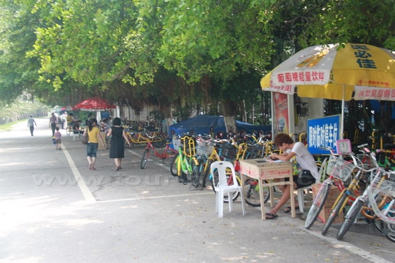 You can easily find a roadside bikeshop like this.