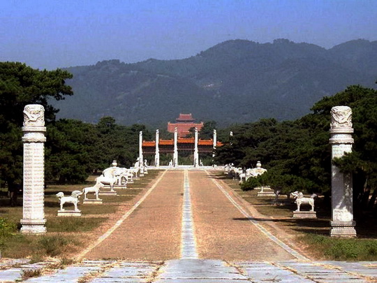 Yuling Tomb Exterior (Qianlong Emperor)
