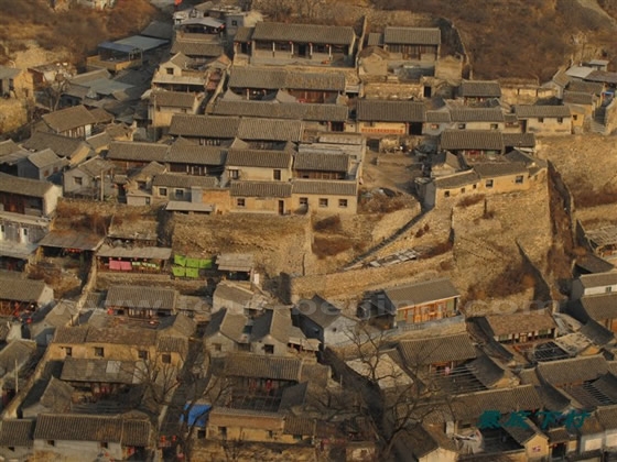 Zoom in the stone village of Cuandixia 