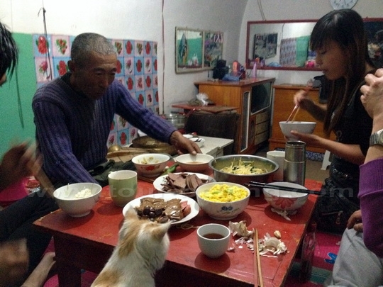 Having dinner with Li's family.