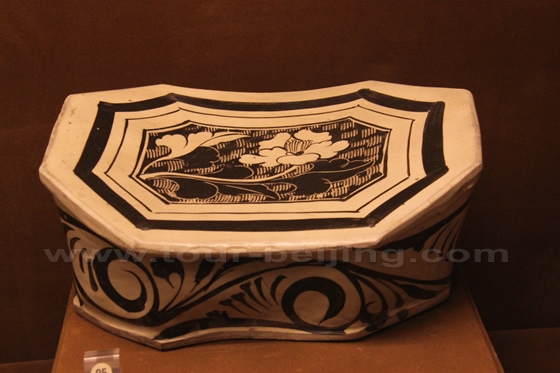 Pillows with the underglaze iron-brown design on a white slip coating.