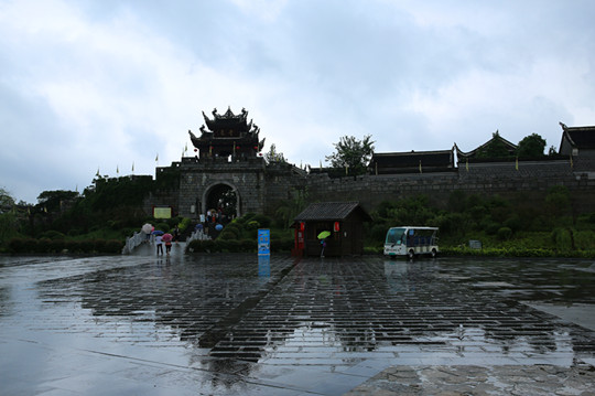 The north entrance to Qingyan Ancient Town