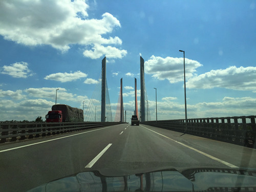 the 1698-meter Binzhou Yellow River Bridge 