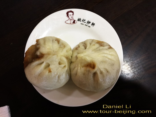  Steamed buns with pork and onions fillings.