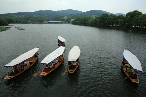 the rowing boates on the Outer West Lake 