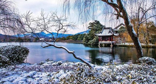 Beautiful West Lake after snow