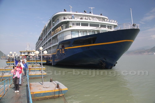 Victoria Cruises are the main cruise operators on the Yangtze River.