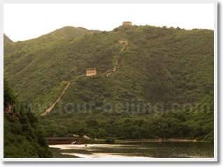 Hiking Cross the Wild Great Wall (Huanghuacheng) One Day tour