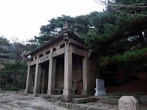Cloud-dispelling Pavilion