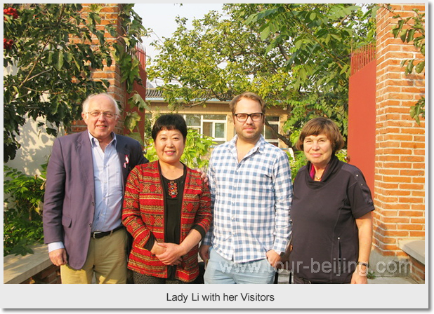 Lady Li with her Visitors