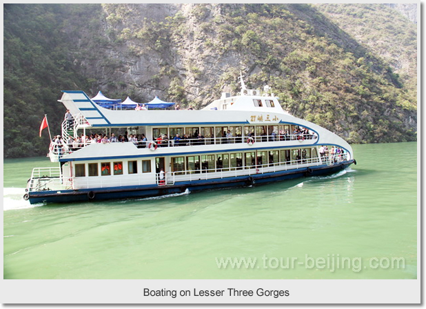 Boating on Lesser Three Gorges