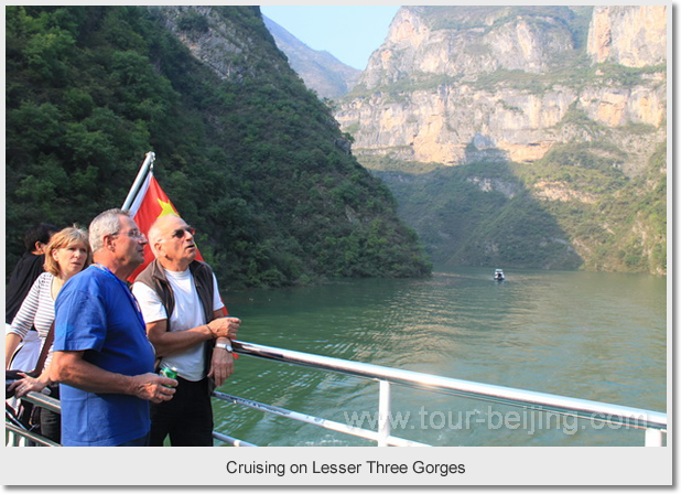 Cruising on Lesser Three Gorges