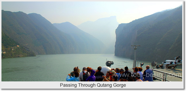 Passing Through Qutang Gorge