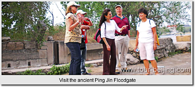 Visit the ancient Ping Jin Floodgate